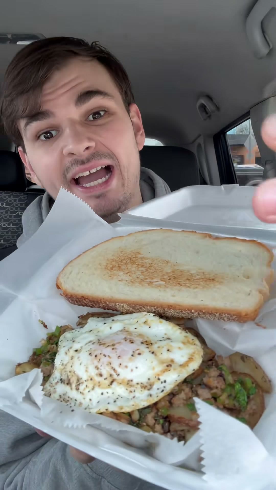 Fine Arts Bistro Hash Bowl Review