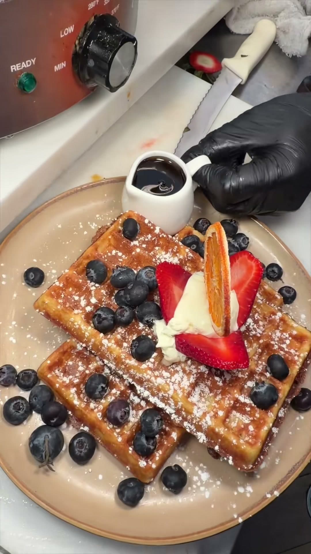 Food Tour of Haute Dulce Creperie & Cafe