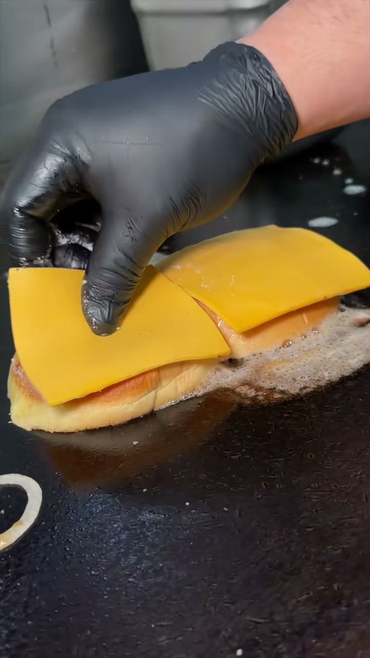 Food Experience at No Good Burger Joint