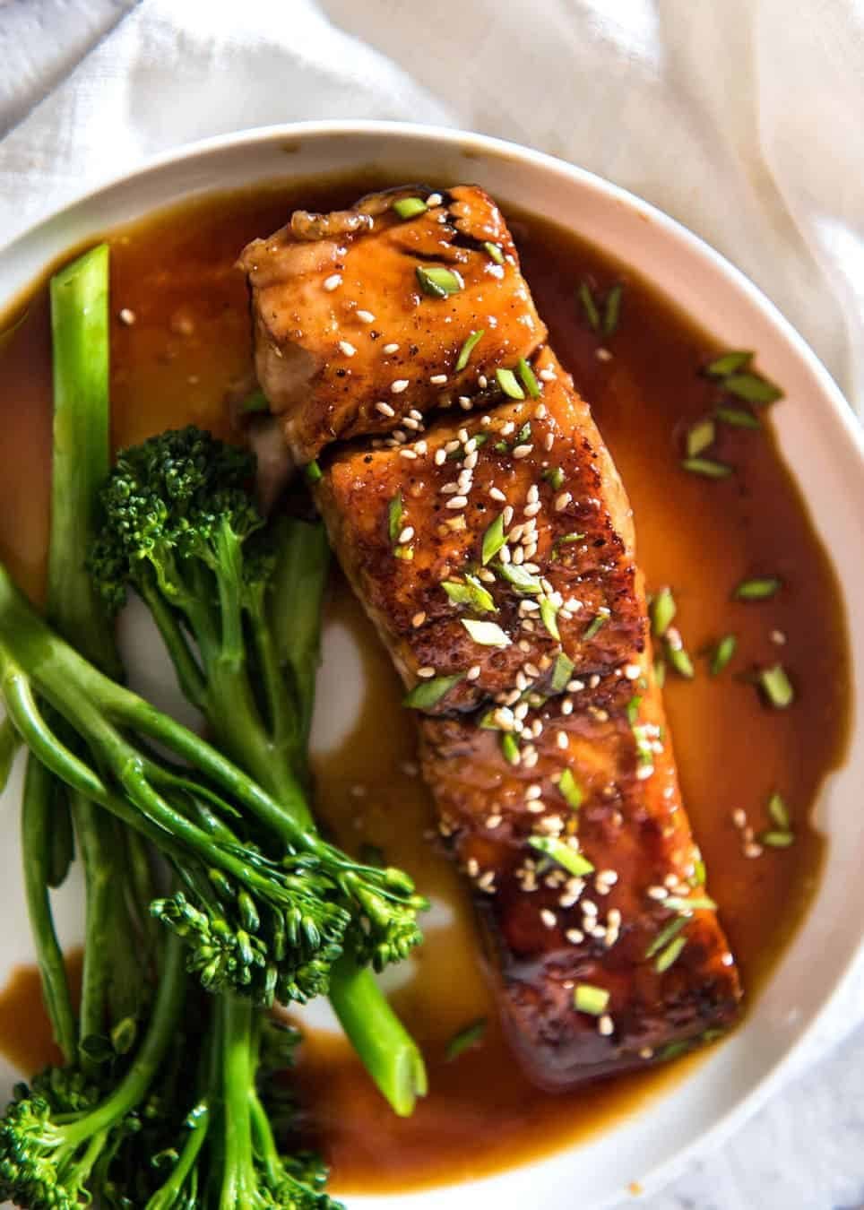 Honey Garlic Salmon (5 Ingredients, 15 Minutes)