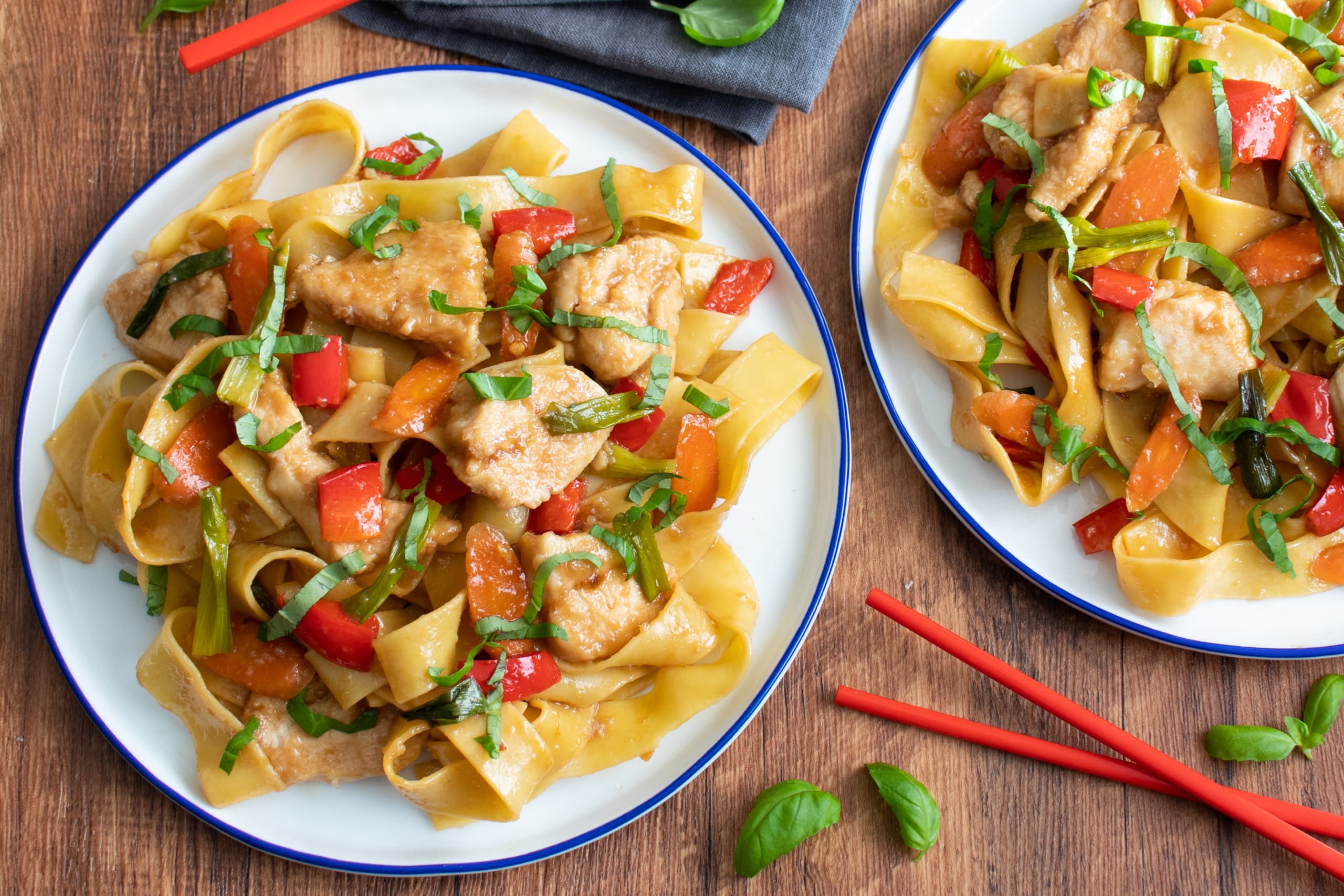 Thai Pad Kee Mao Noodles With Chicken