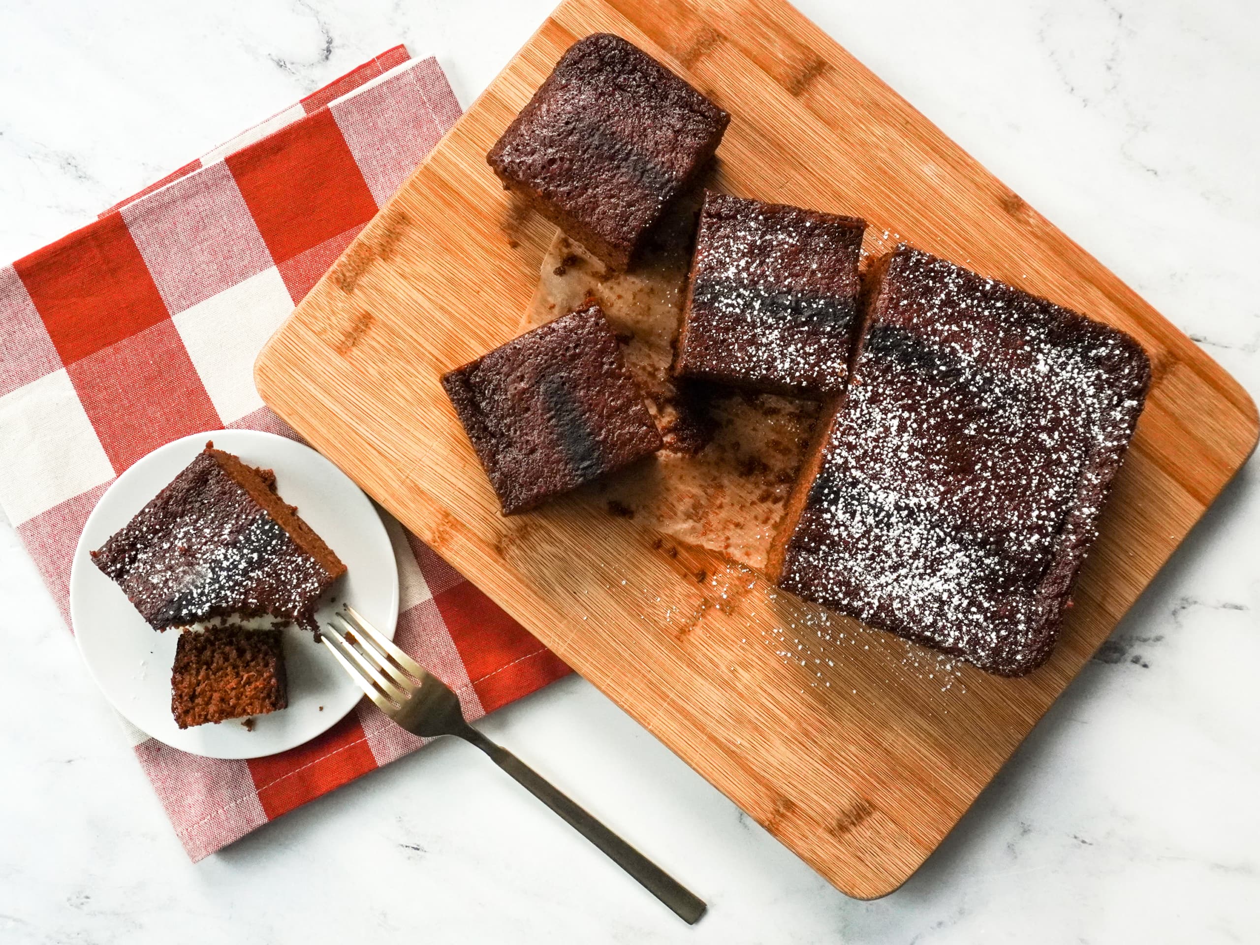 Dark and Moist Baked Gingerbread Cake