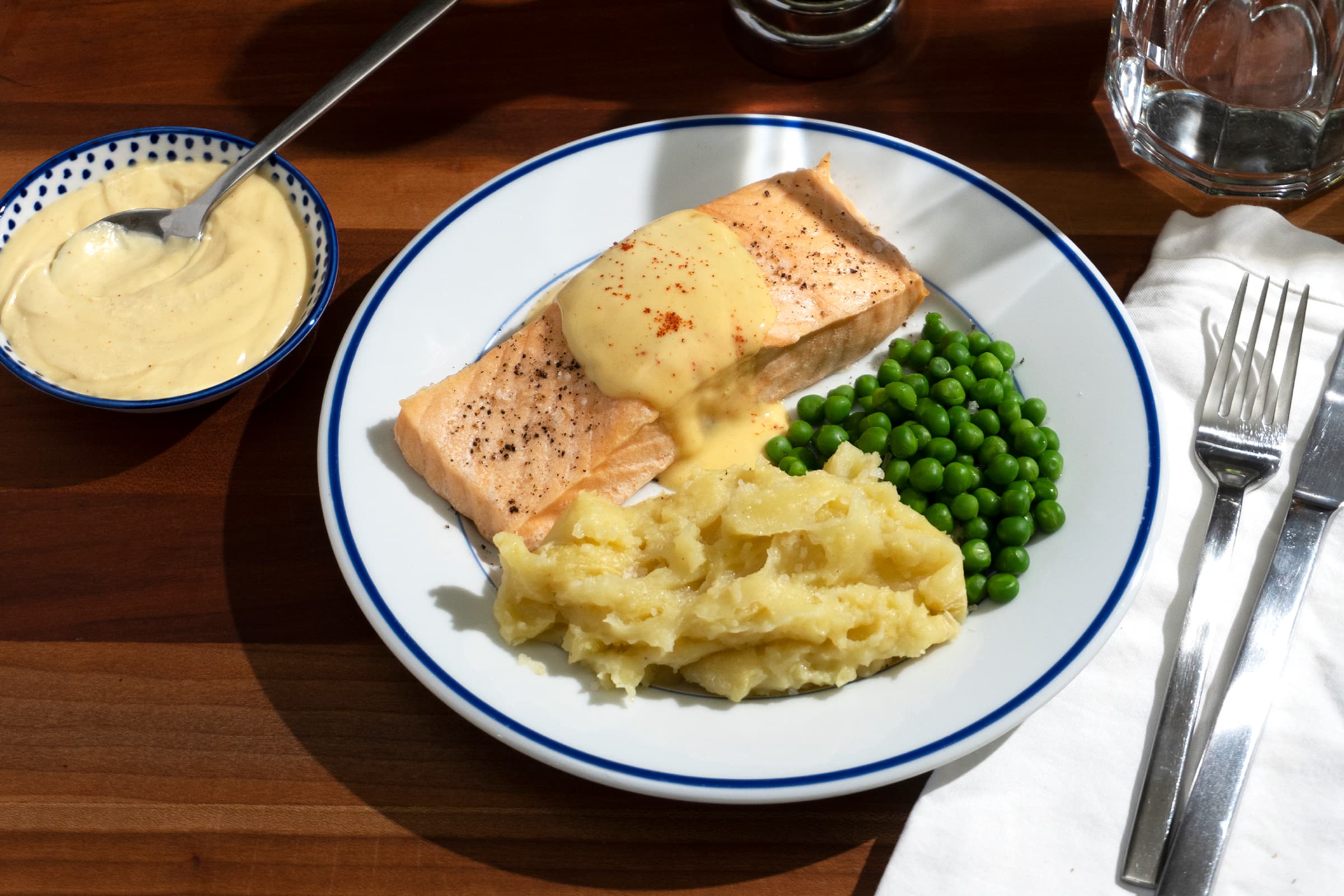 Hollandaise Salmon