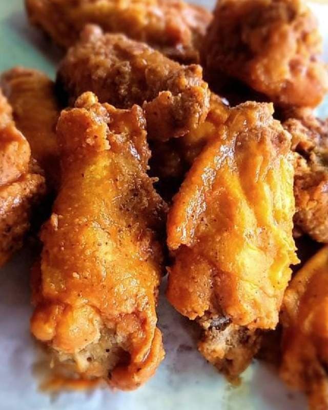 Pluckers Wings