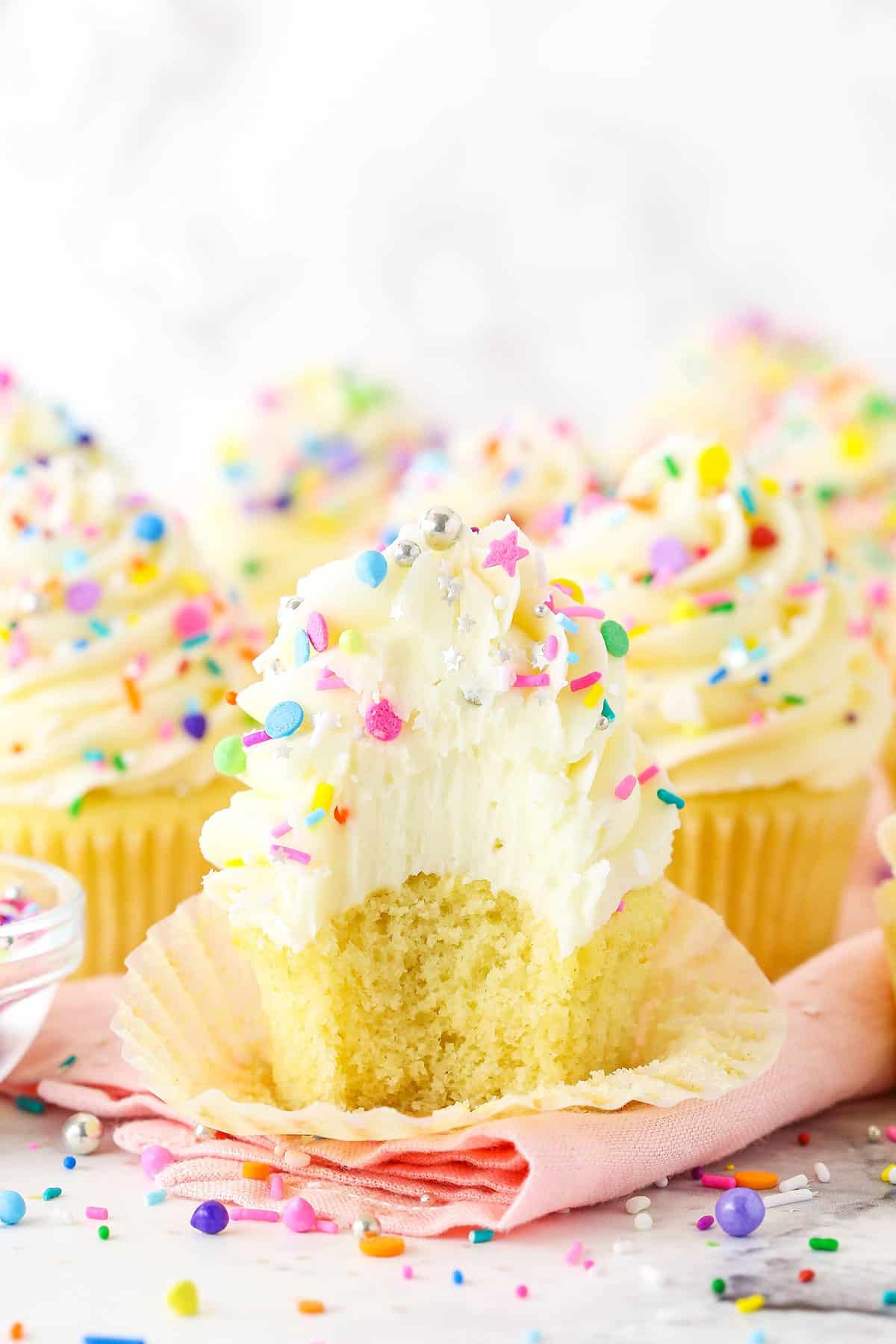 Easy Homemade Vanilla Cupcakes