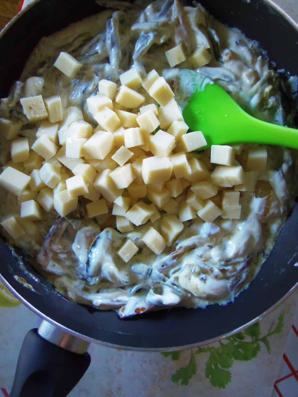 Chile Chilaca Con Queso (Green Chile with Cheese)