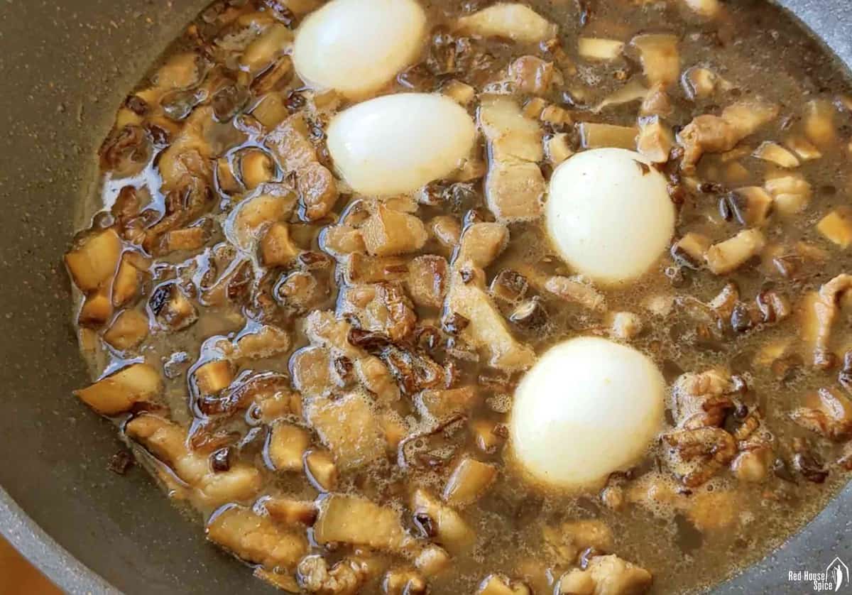Lu Rou Fan (Taiwanese Pork Rice Bowl, 卤肉饭)
