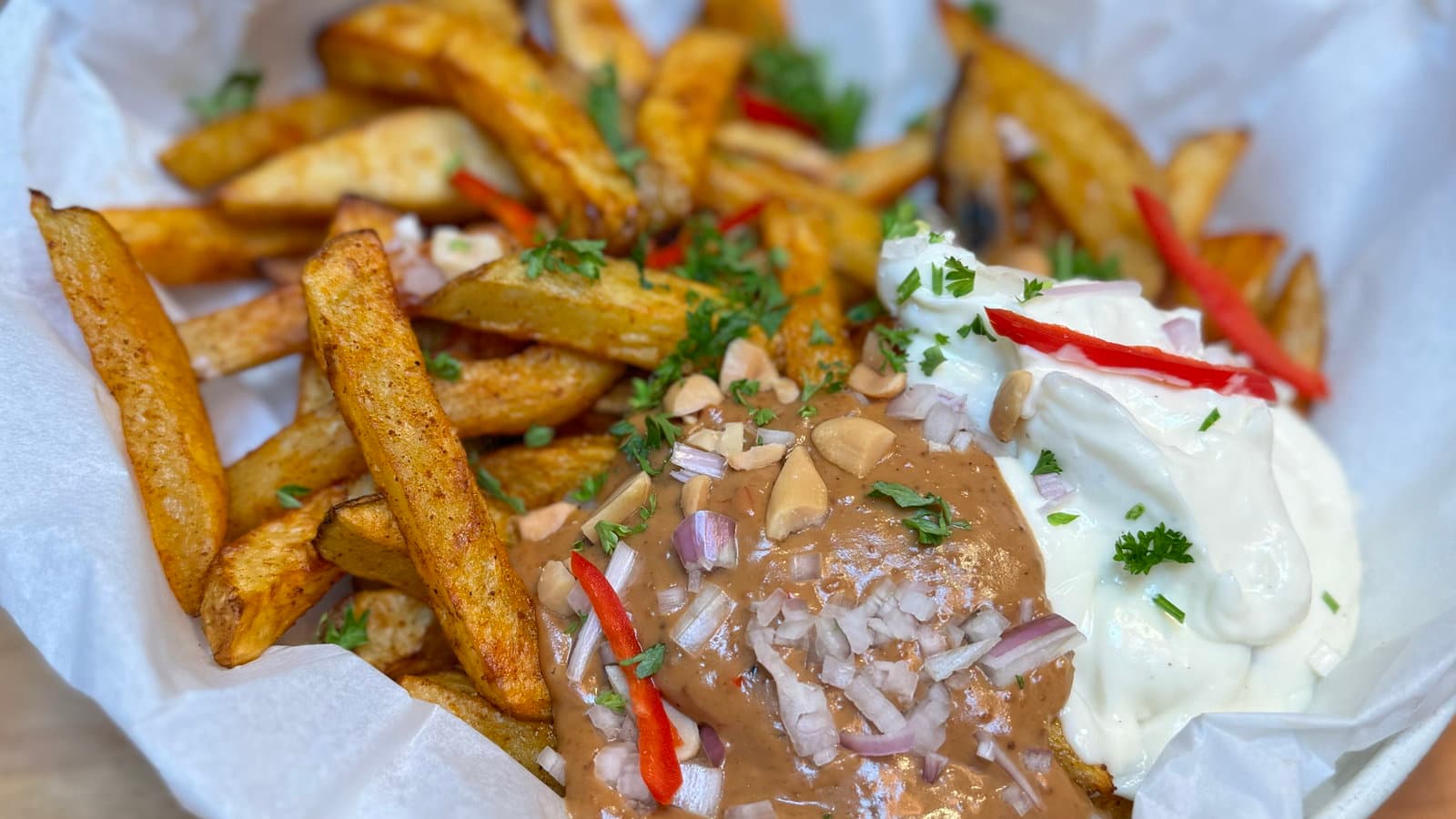 Patatje oorlog | Dutch loaded fries