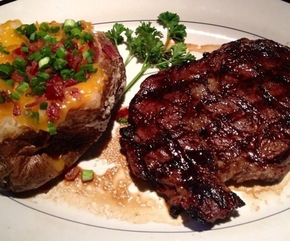 Houston’s Hawaiian Ribeye