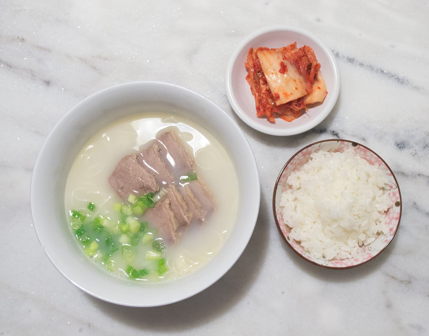 Seolleongtang (์ค๋ ํ) - Ox Bone Soup with Brisket