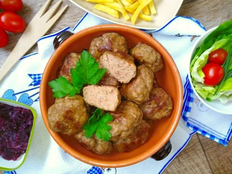 Kotlety or kotleti (baked Ukrainian meatballs)