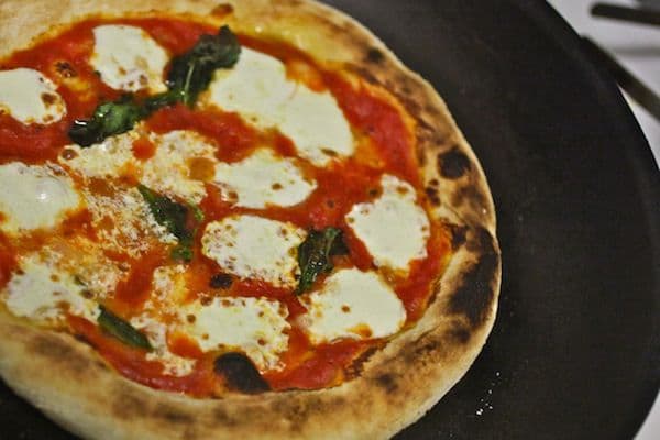 Hacker-Free Neapolitan Pizza for a Home Kitchen