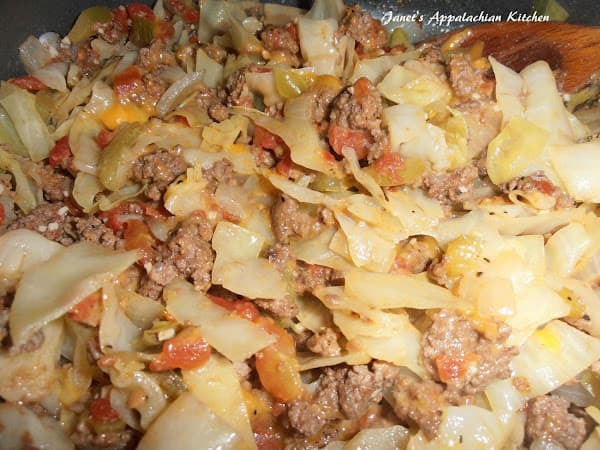Cheesy Ground Beef and Cabbage Skillet