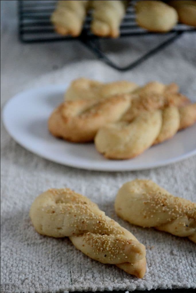 Aghi Gesgoudz – Armenian Savoury Cookies