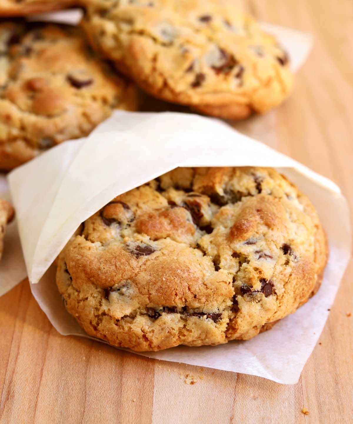 Levain Bakery-Style Chocolate Chip Cookies
