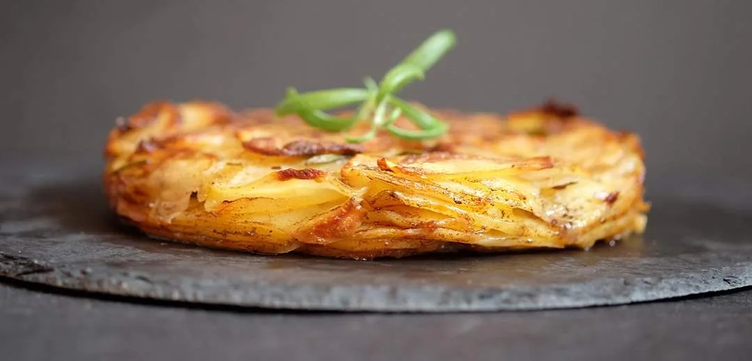 Potetkake med brunet smør og rosmarin