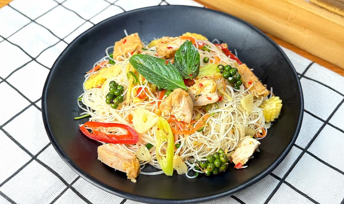 Spicy Chicken Vermicelli Pad Kee Mao Style