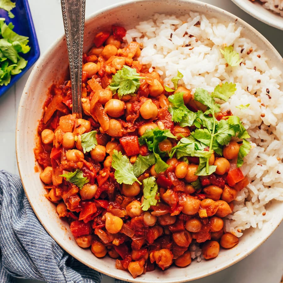Warming 1-Pot Chickpea Curry (Vindaloo-Inspired)