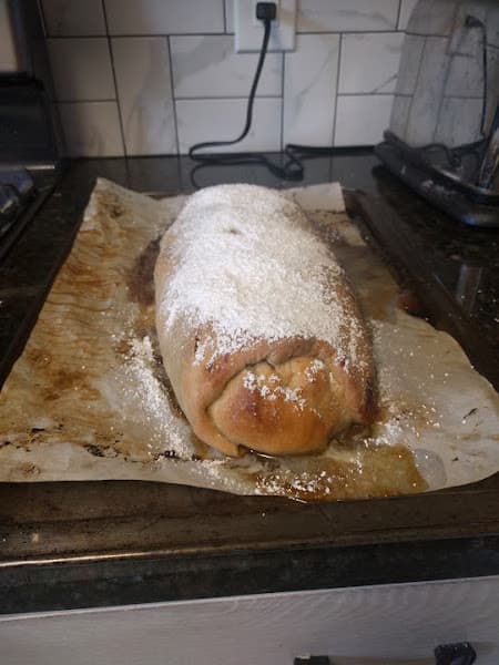 Viennese Apple Strudel (Altwiener Apfelstrudel)