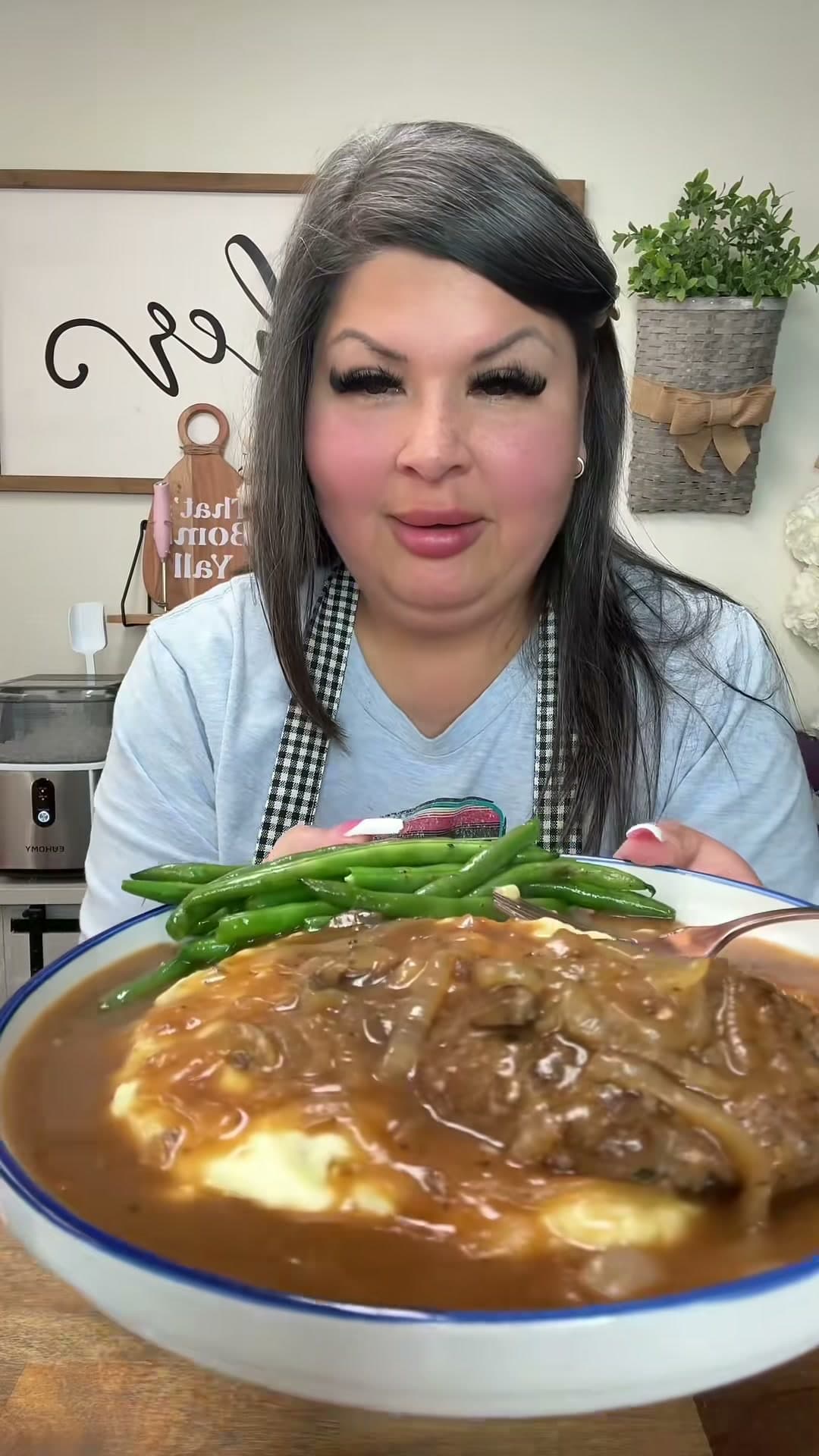 Salisbury Steak with Creamy Garlic Mashed Potatoes