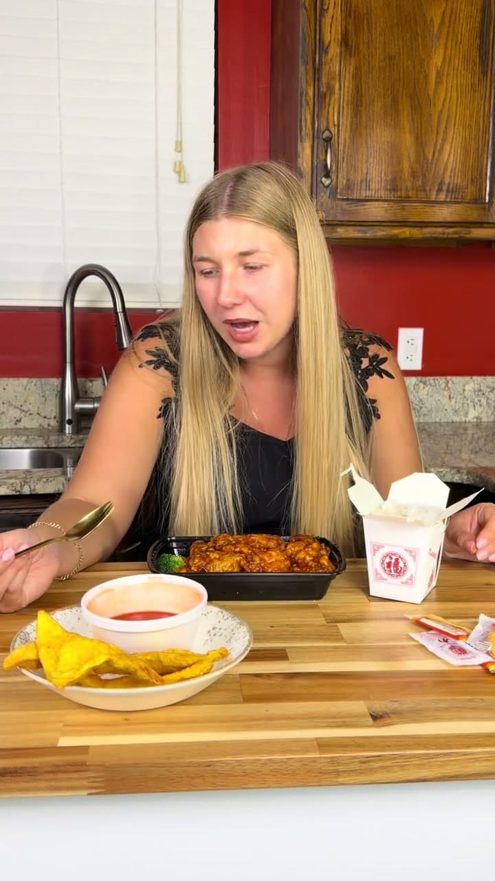 Chinese Takeout Review: Crab Rangoon and General Tso's Chicken