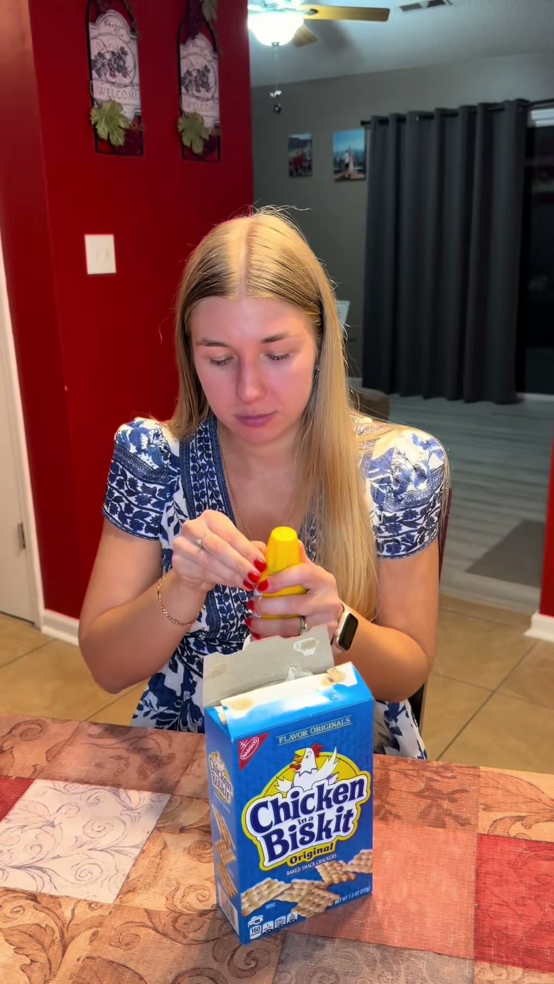 Chicken in a Biskit Crackers and Spray Cheese Review