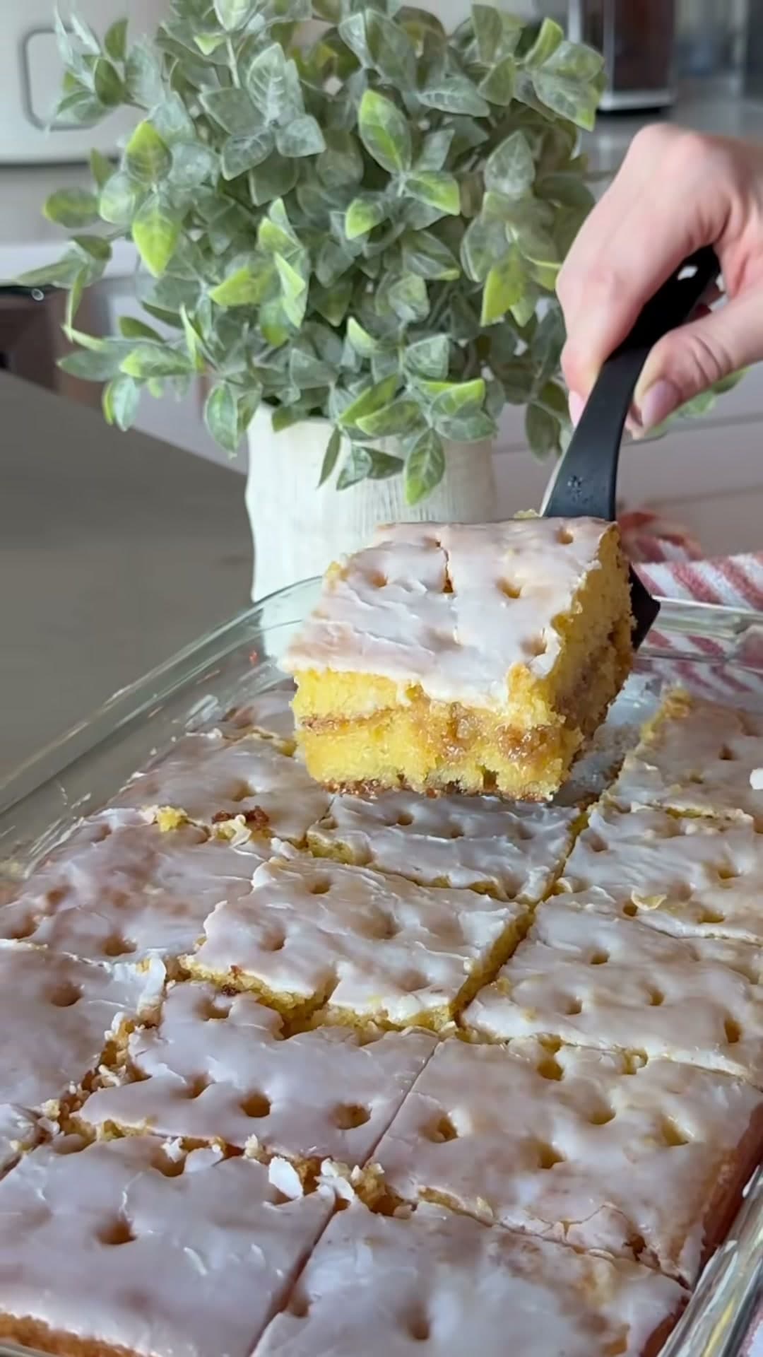 Honey Bun Cake
