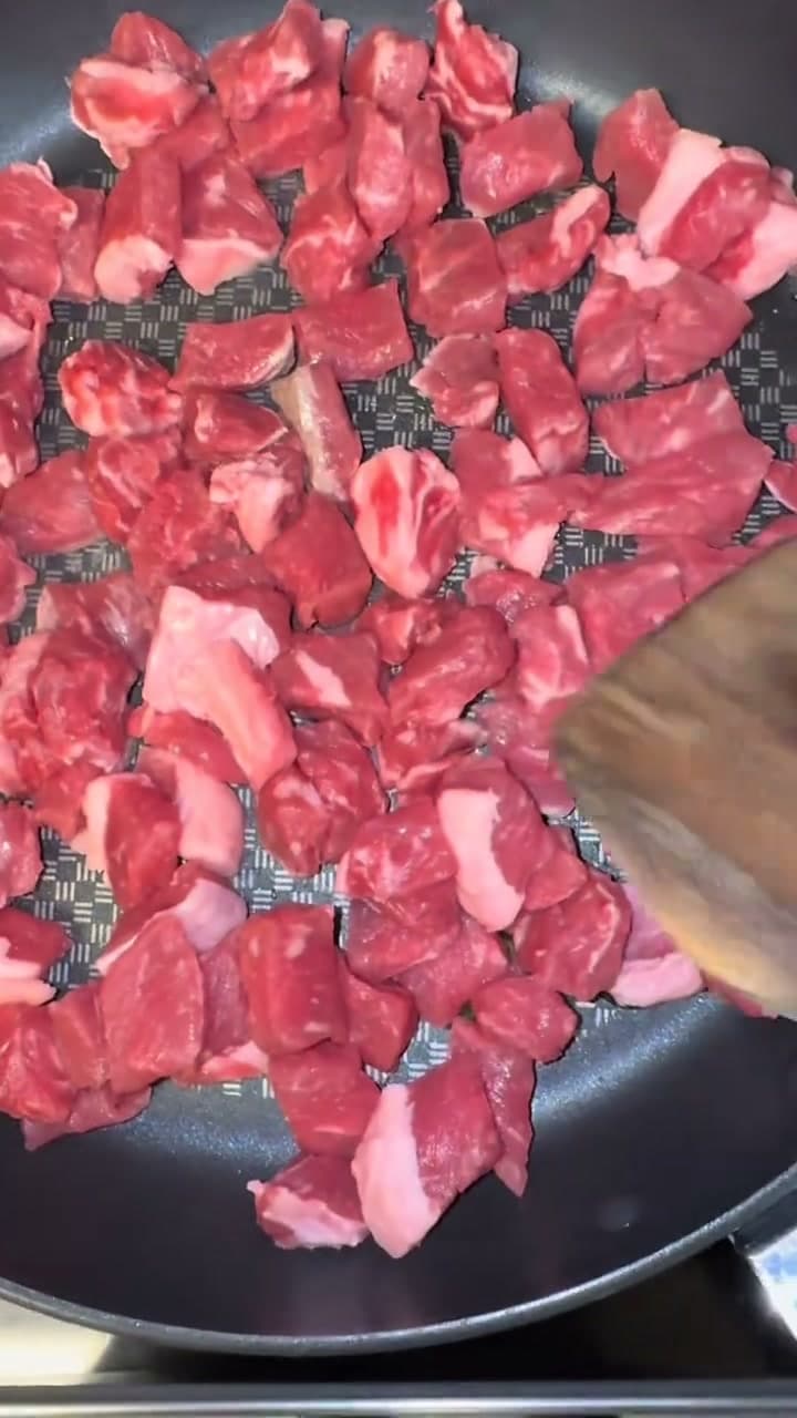 Steak and Gravy Spaghetti