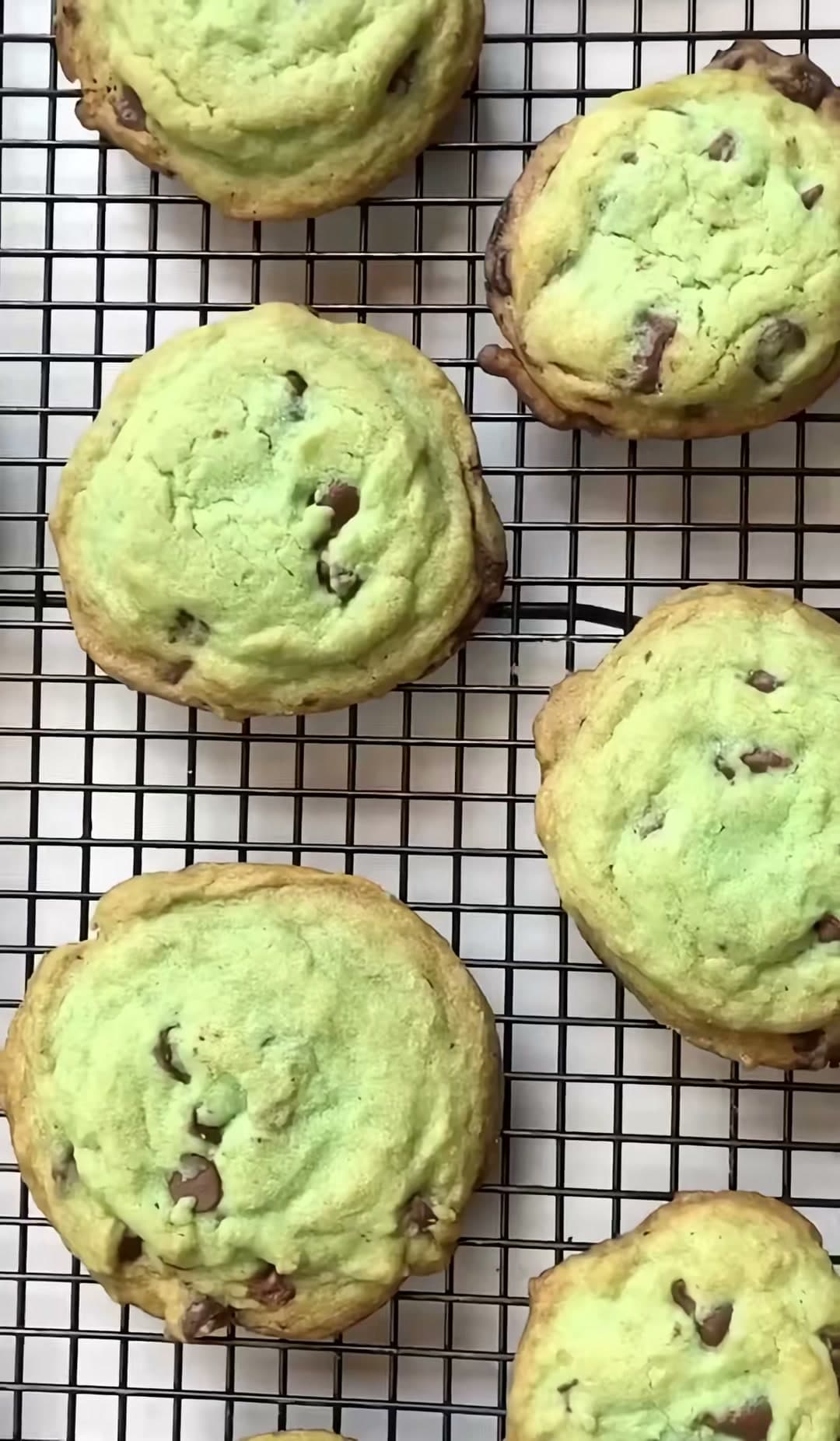 Mint Chocolate Chip Cookies