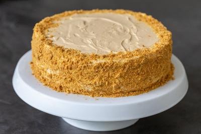 A honey cake on a cake stand