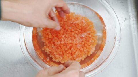 Rinsing ikura in cold water.
